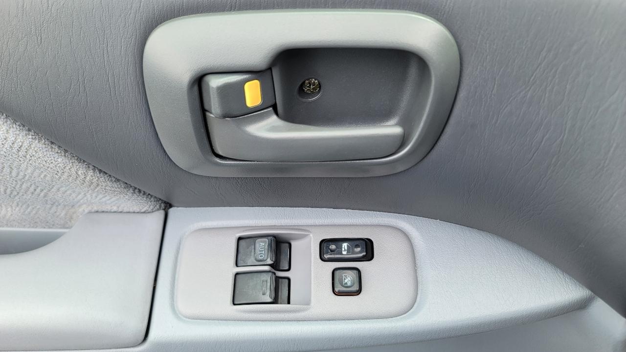 Toyota Sienna 5dr XLE (Natl) 2002