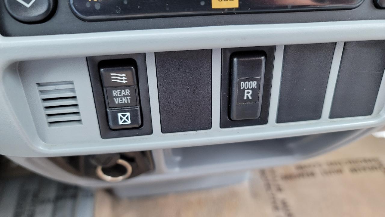 Toyota Sienna 5dr XLE (Natl) 2002