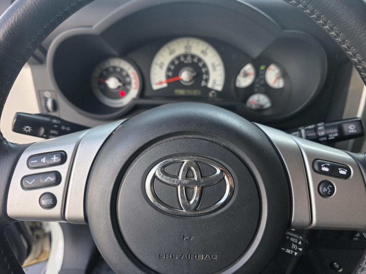 Toyota FJ Cruiser 4WD 4dr Auto (Natl) 2014