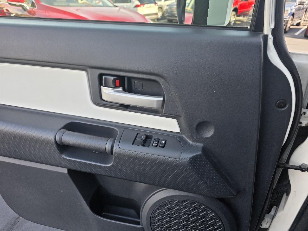 Toyota FJ Cruiser 4WD 4dr Auto (Natl) 2014