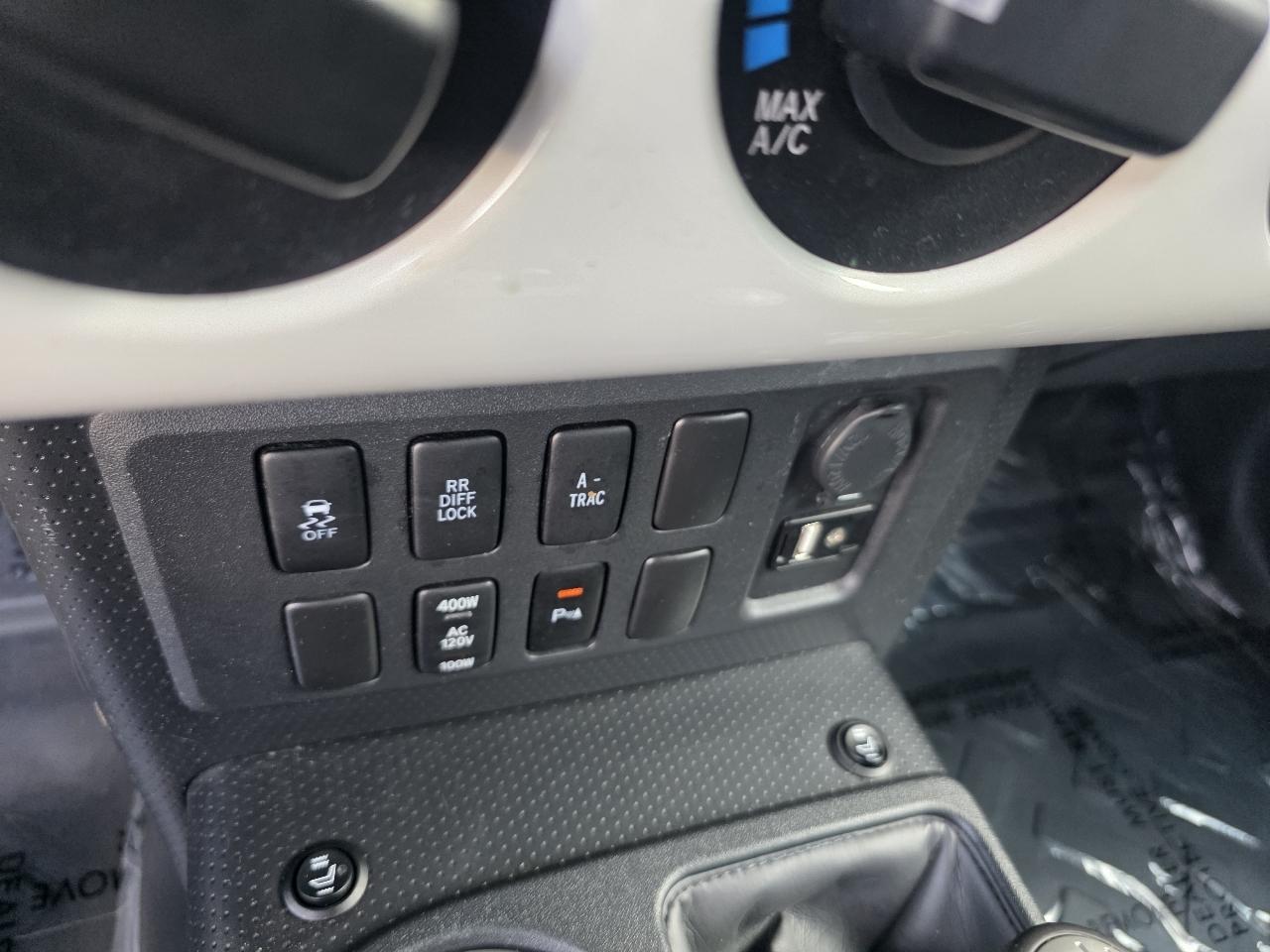 Toyota FJ Cruiser 4WD 4dr Auto (Natl) 2014