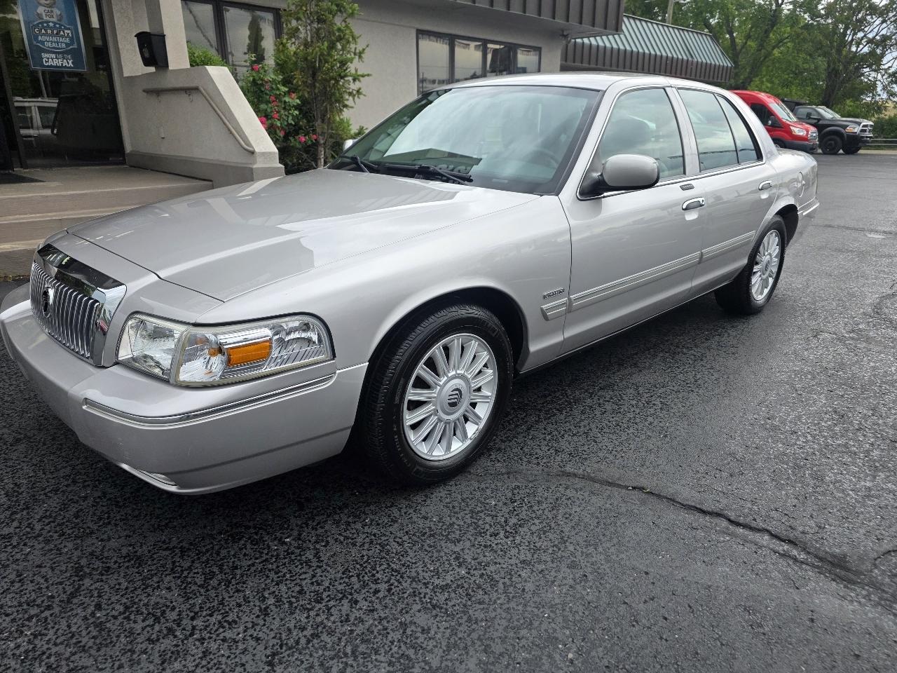 Mercury Grand Marquis 4dr Sdn LS Ultimate 2010