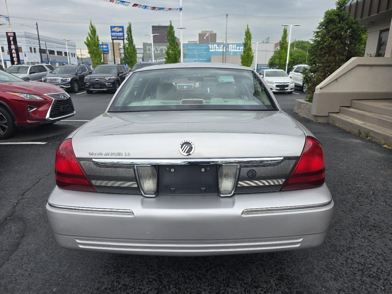 Mercury Grand Marquis 4dr Sdn LS Ultimate 2010