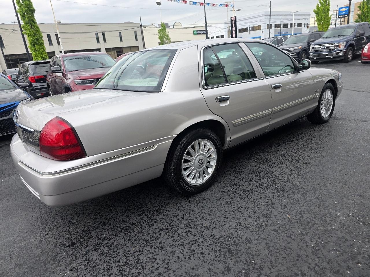 Mercury Grand Marquis 4dr Sdn LS Ultimate 2010