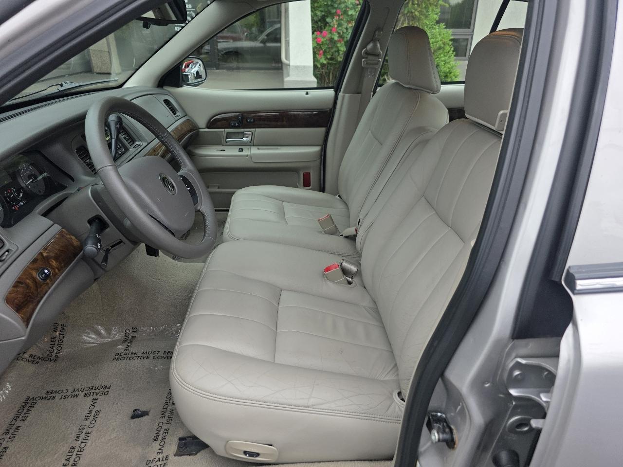 Mercury Grand Marquis 4dr Sdn LS Ultimate 2010