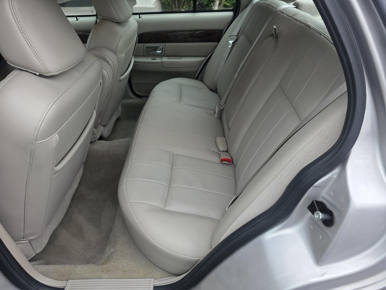 Mercury Grand Marquis 4dr Sdn LS Ultimate 2010