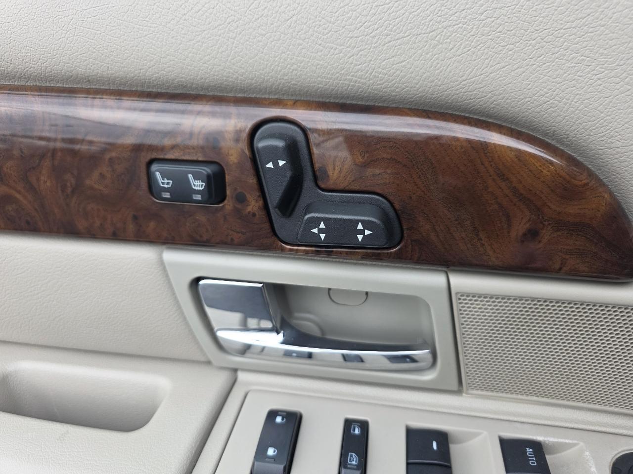 Mercury Grand Marquis 4dr Sdn LS Ultimate 2010