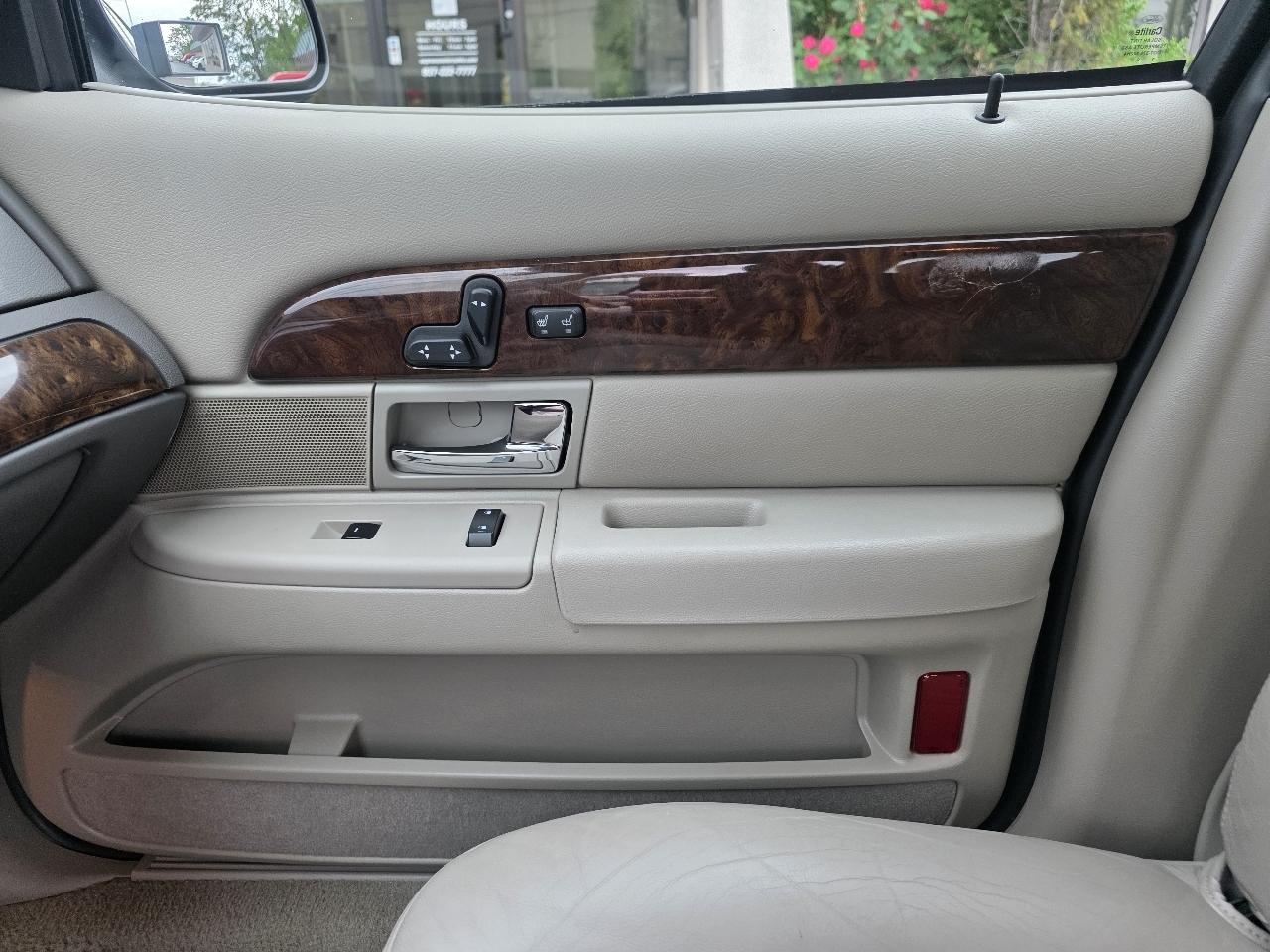 Mercury Grand Marquis 4dr Sdn LS Ultimate 2010