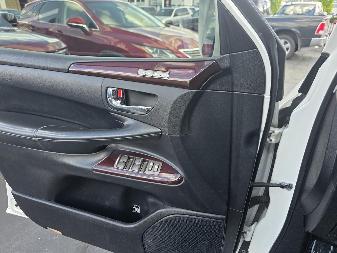 Lexus LX 570 4WD 4dr 2013