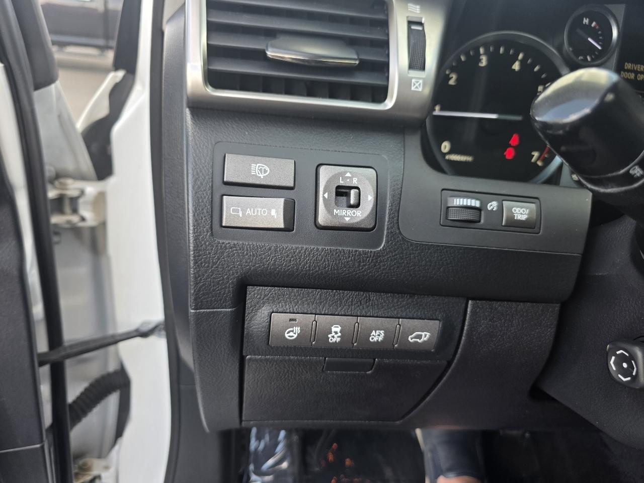 Lexus LX 570 4WD 4dr 2013
