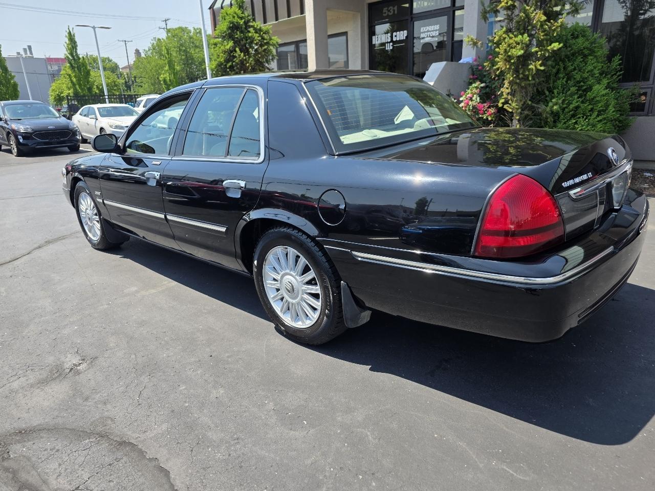 Mercury Grand Marquis 4dr Sdn LS Ultimate 2010