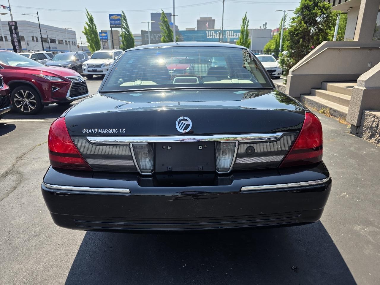 Mercury Grand Marquis 4dr Sdn LS Ultimate 2010