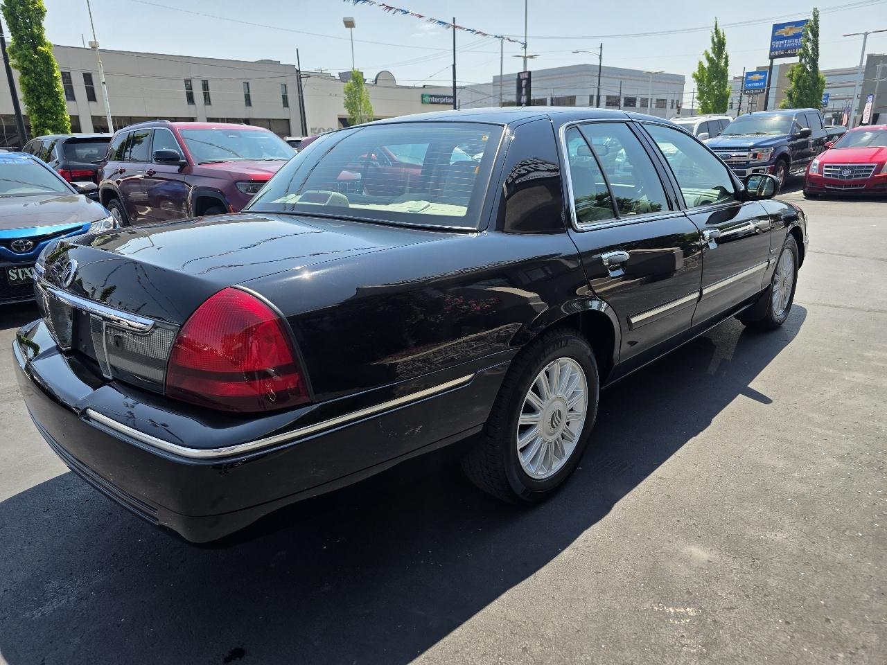 Mercury Grand Marquis 4dr Sdn LS Ultimate 2010