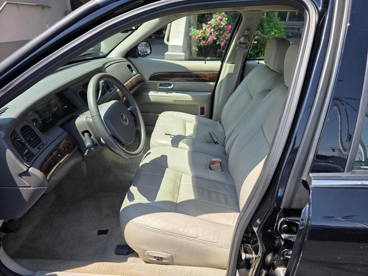 Mercury Grand Marquis 4dr Sdn LS Ultimate 2010