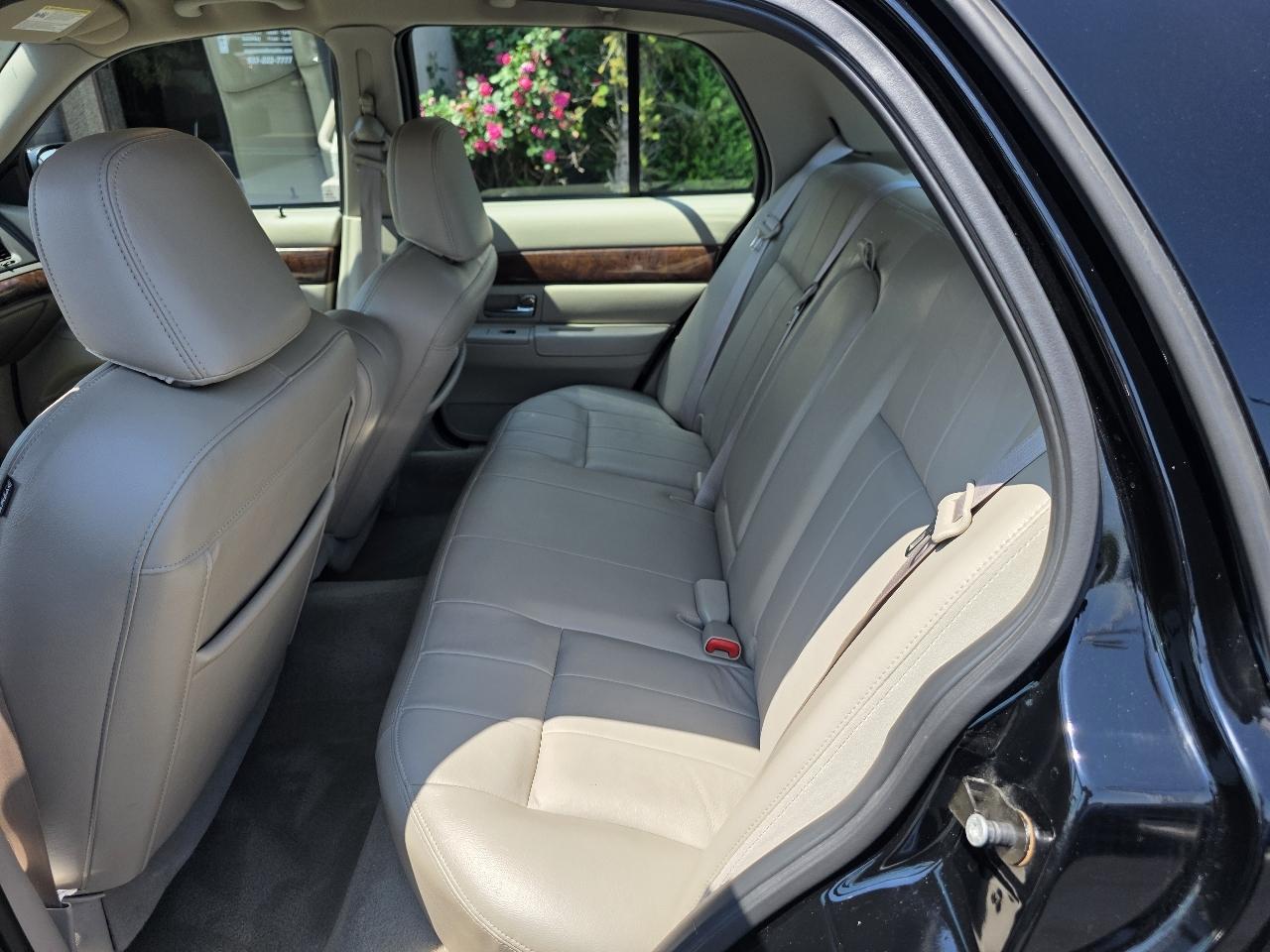 Mercury Grand Marquis 4dr Sdn LS Ultimate 2010