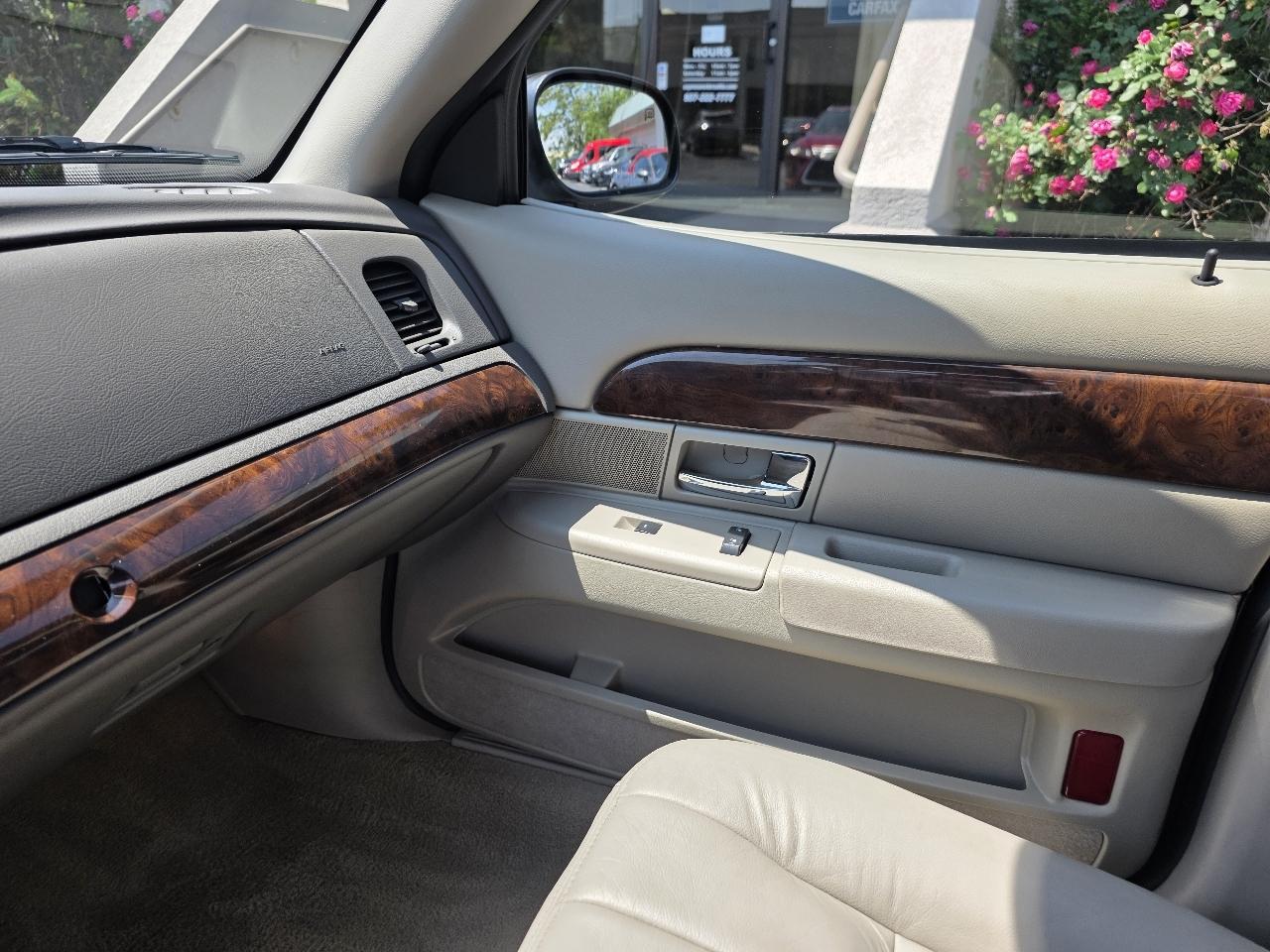 Mercury Grand Marquis 4dr Sdn LS Ultimate 2010