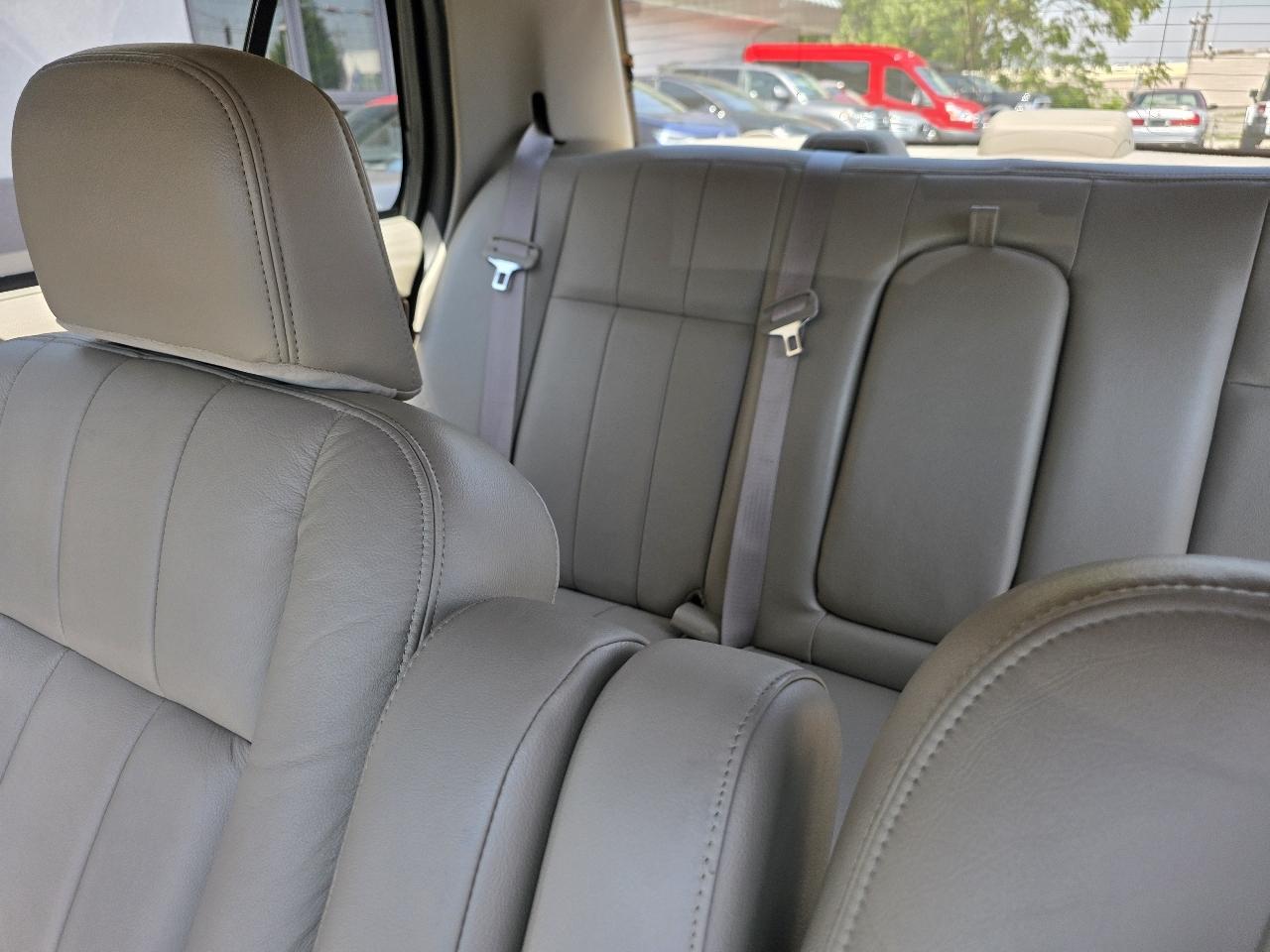 Mercury Grand Marquis 4dr Sdn LS Ultimate 2010
