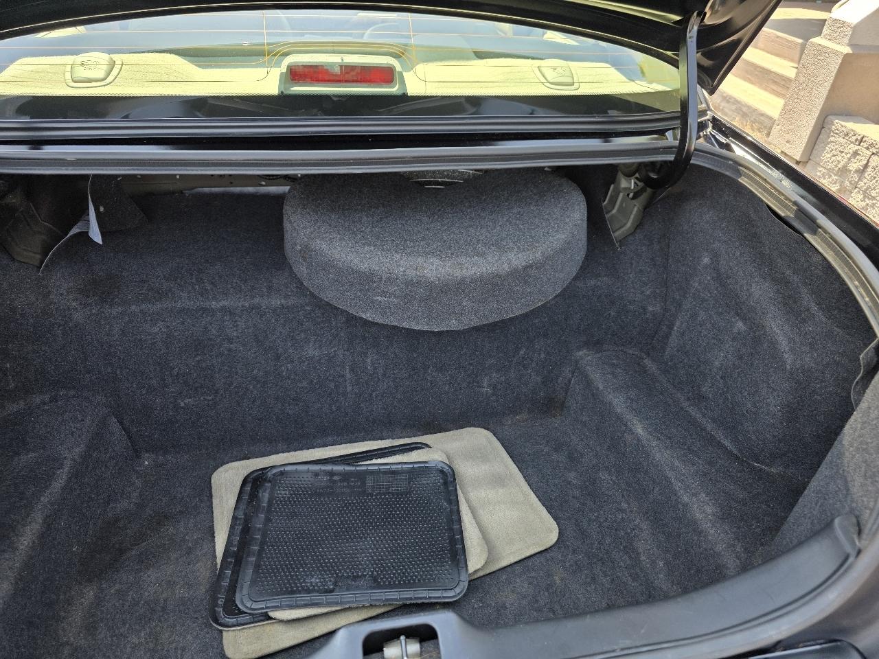 Mercury Grand Marquis 4dr Sdn LS Ultimate 2010
