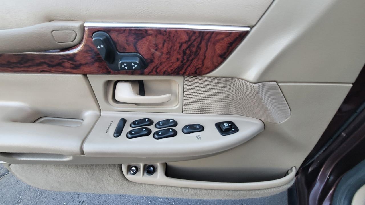 Mercury Grand Marquis 4dr Sdn LS 2001