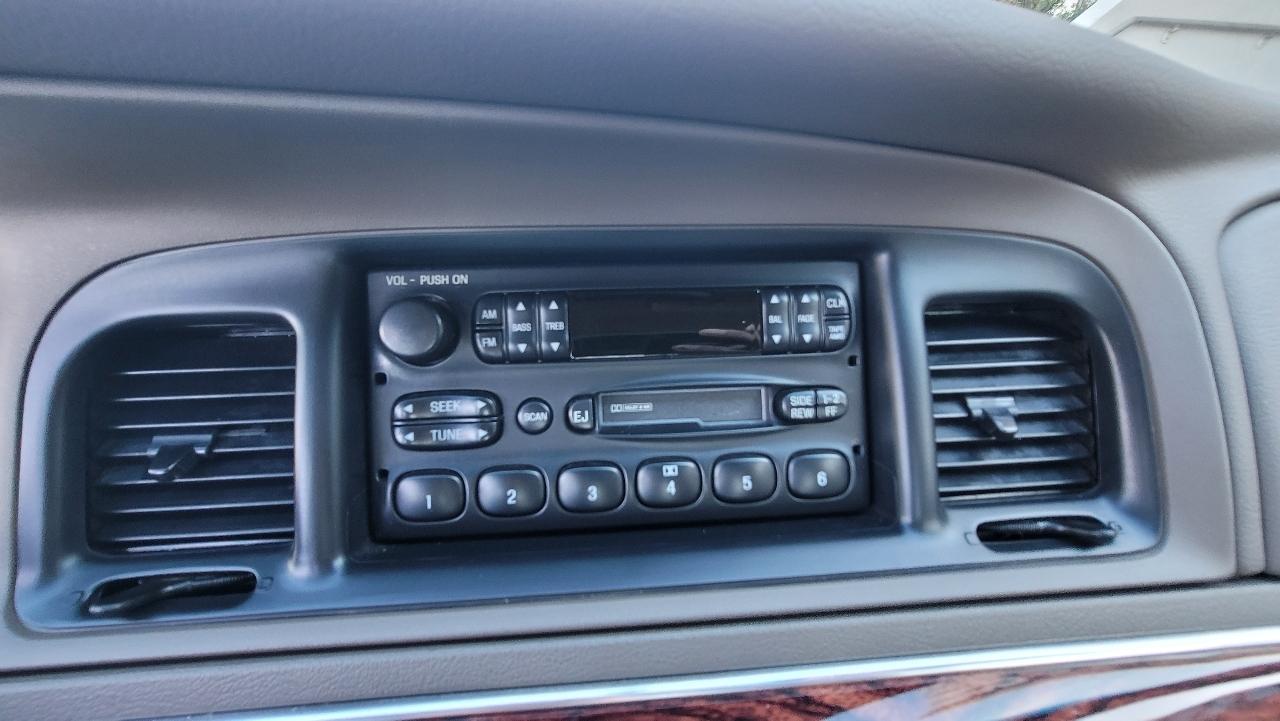Mercury Grand Marquis 4dr Sdn LS 2001