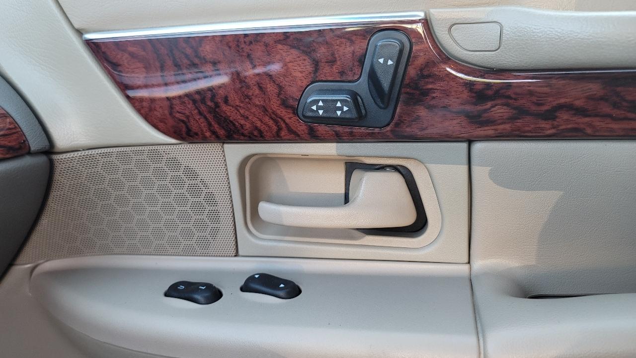Mercury Grand Marquis 4dr Sdn LS 2001