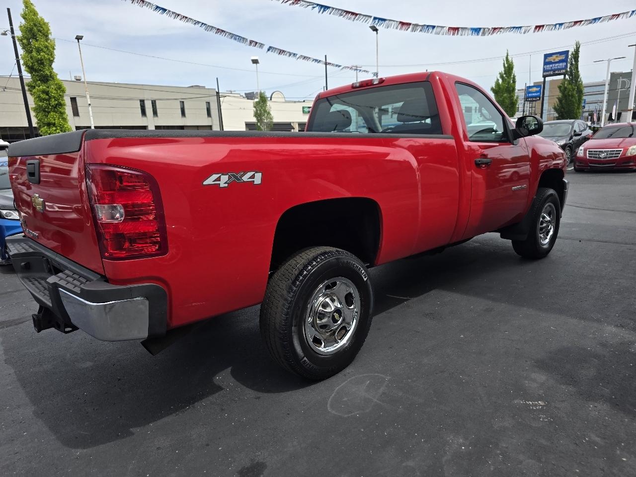 Chevrolet Silverado 2500HD 4WD Reg Cab 133.7" Work Truck 2014