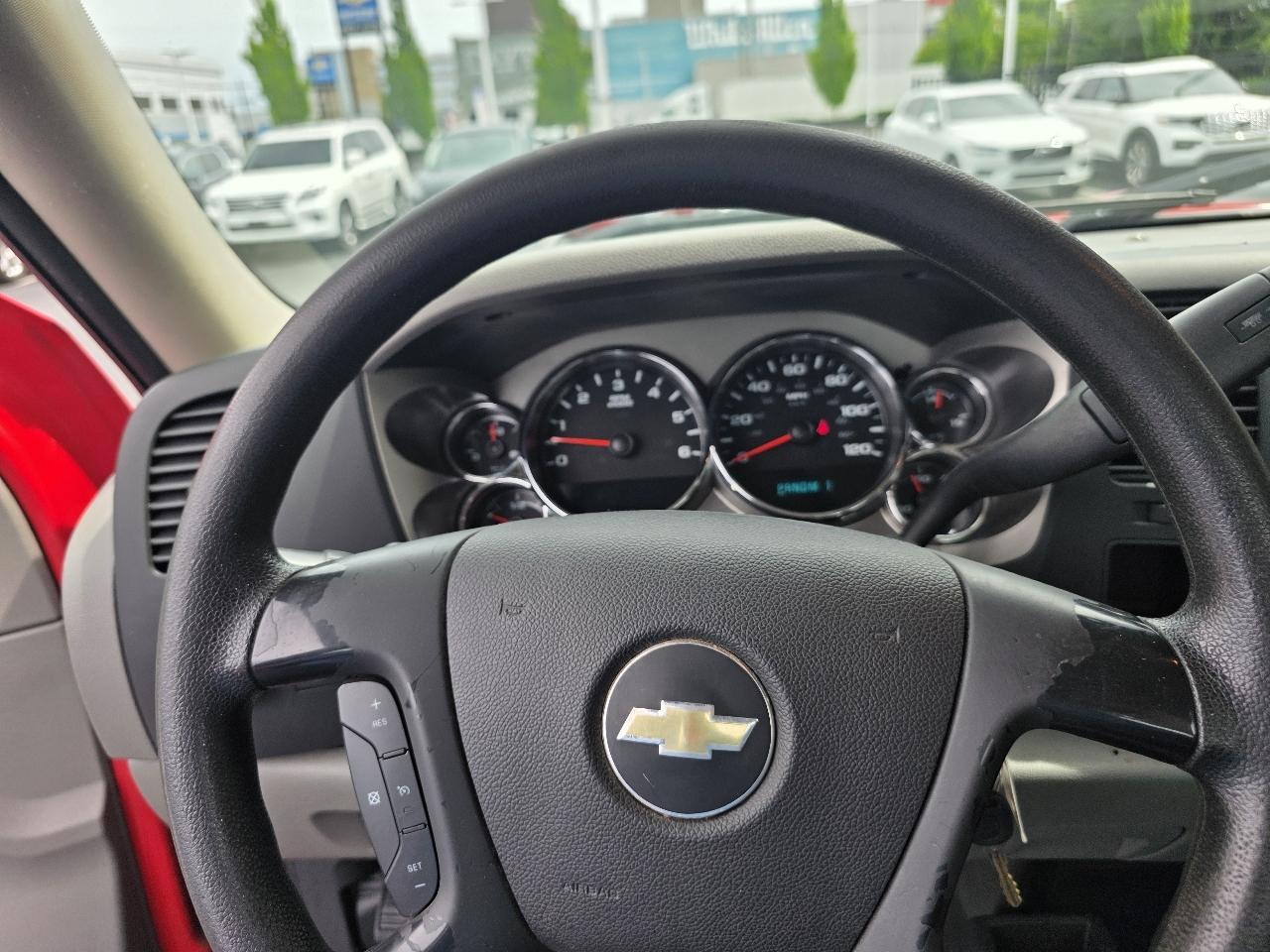 Chevrolet Silverado 2500HD 4WD Reg Cab 133.7" Work Truck 2014