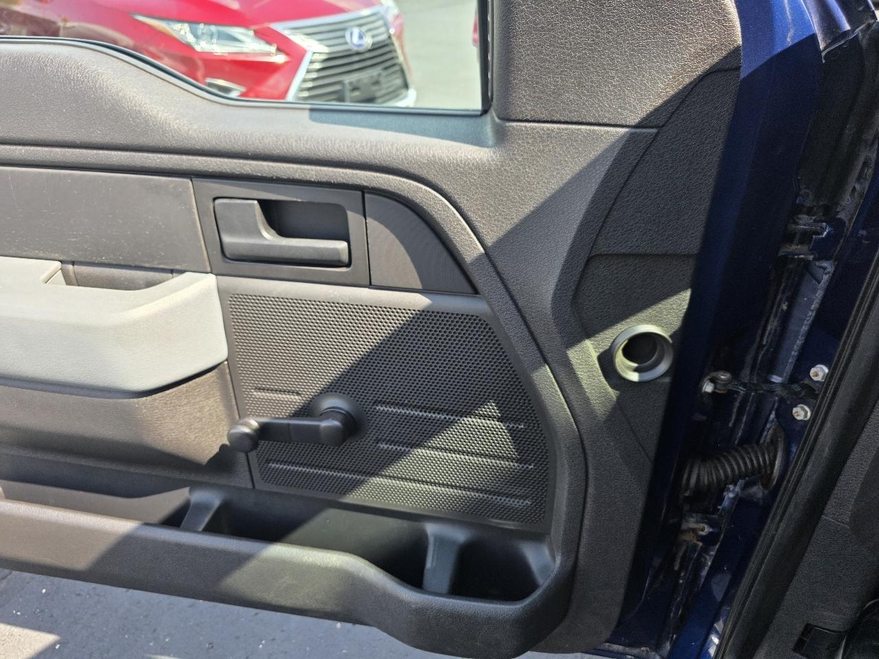 Ford F-150 2WD Reg Cab 126" XL 2012