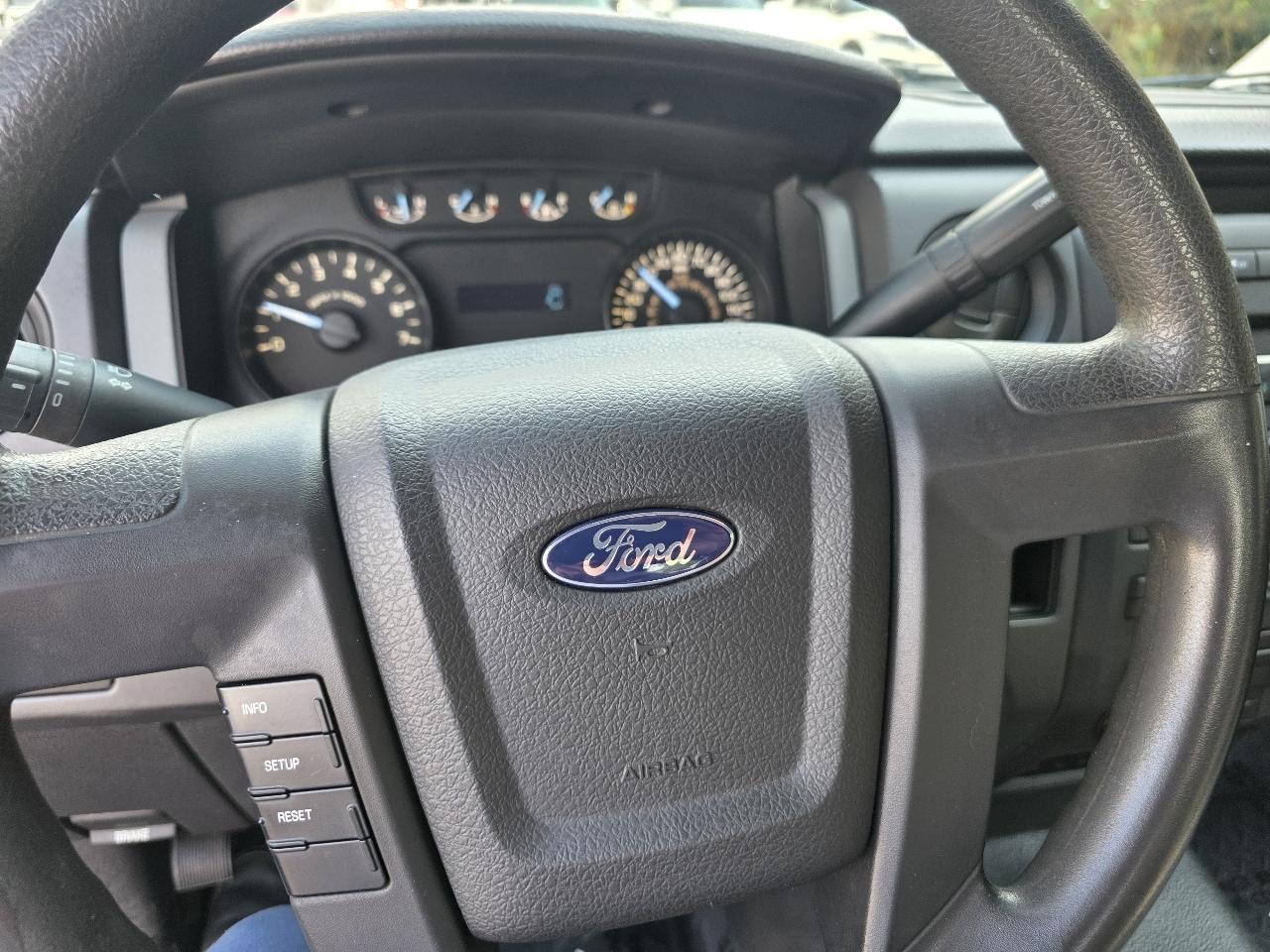 Ford F-150 2WD Reg Cab 126" XL 2012