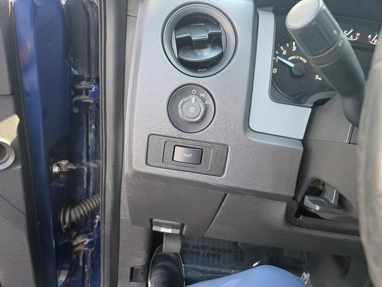 Ford F-150 2WD Reg Cab 126" XL 2012