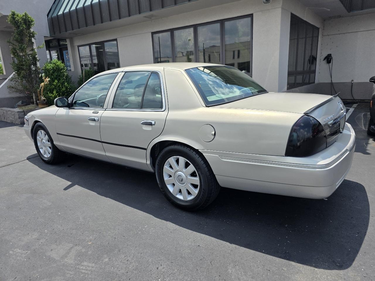 Mercury Grand Marquis 4dr Sdn LS 2011