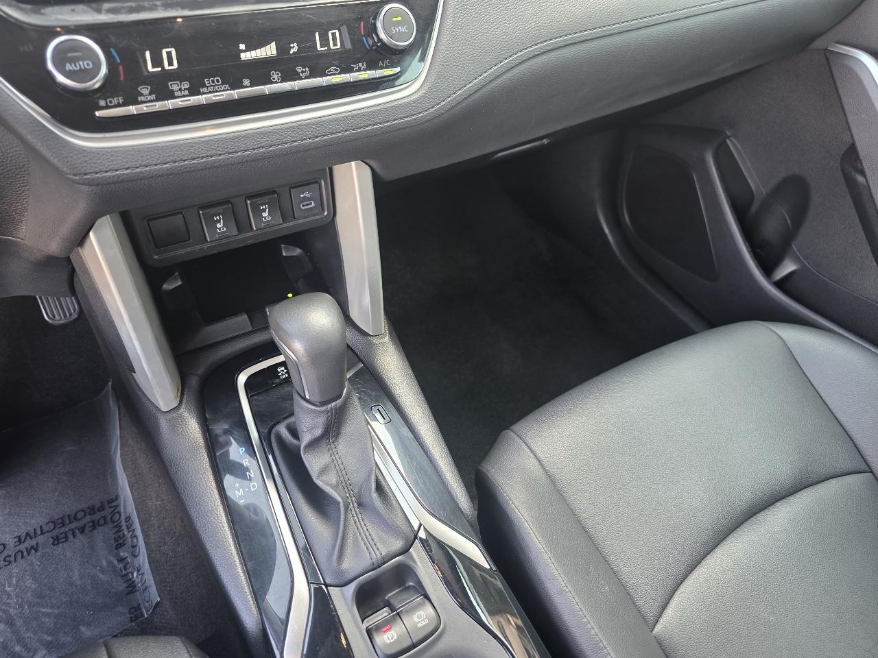 Toyota Corolla Cross XLE 2WD (Natl) 2024