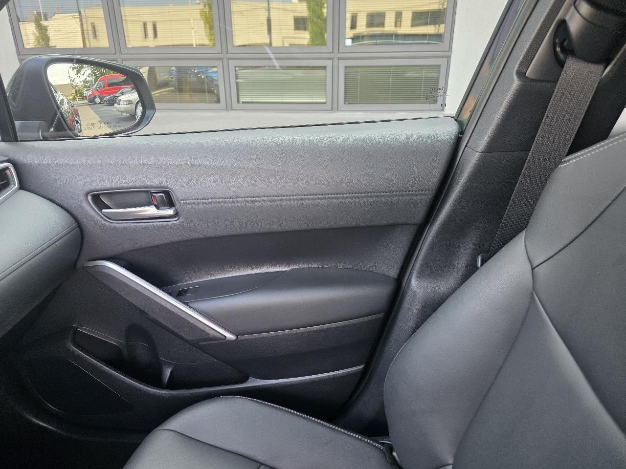 Toyota Corolla Cross XLE 2WD (Natl) 2024