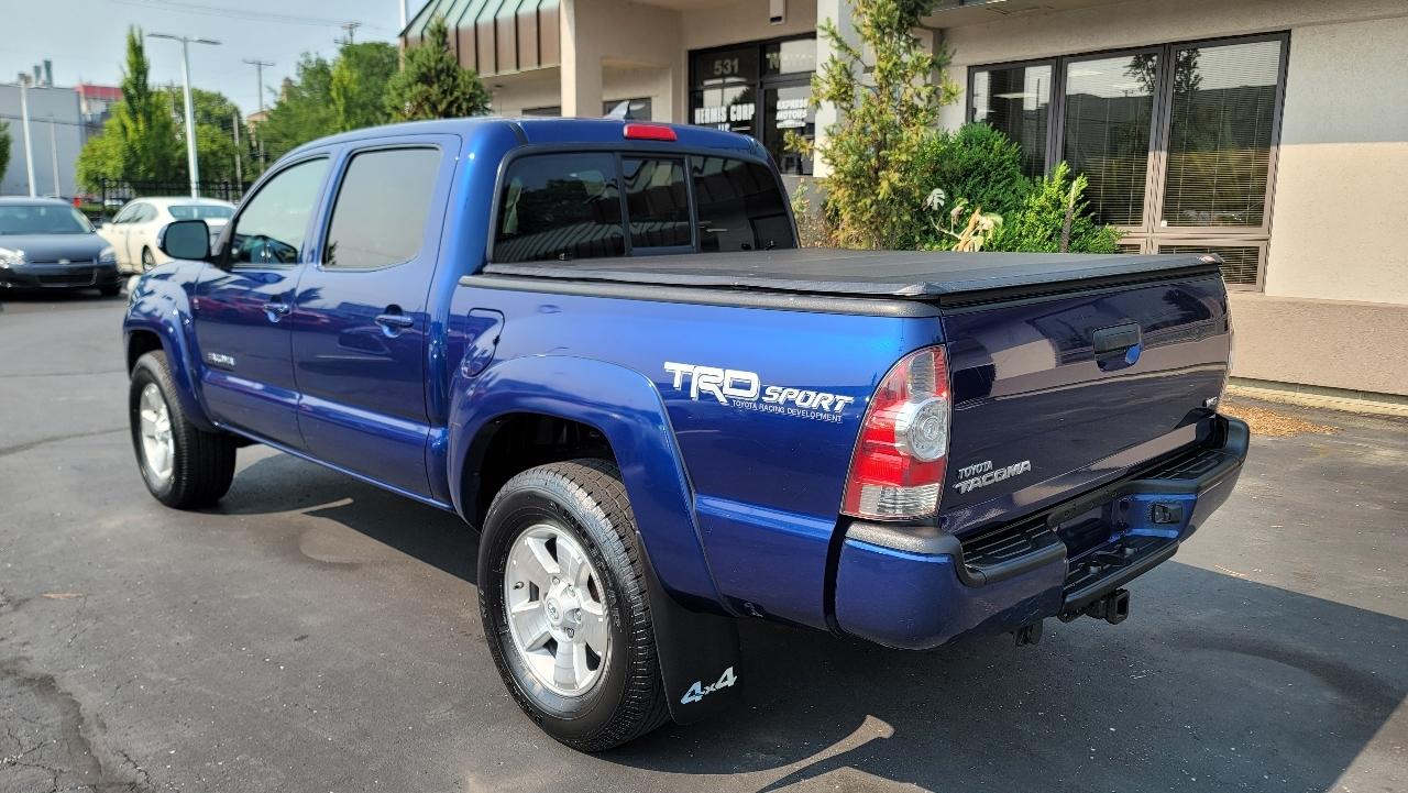 Toyota Tacoma 4WD Double Cab V6 AT (Natl) 2015