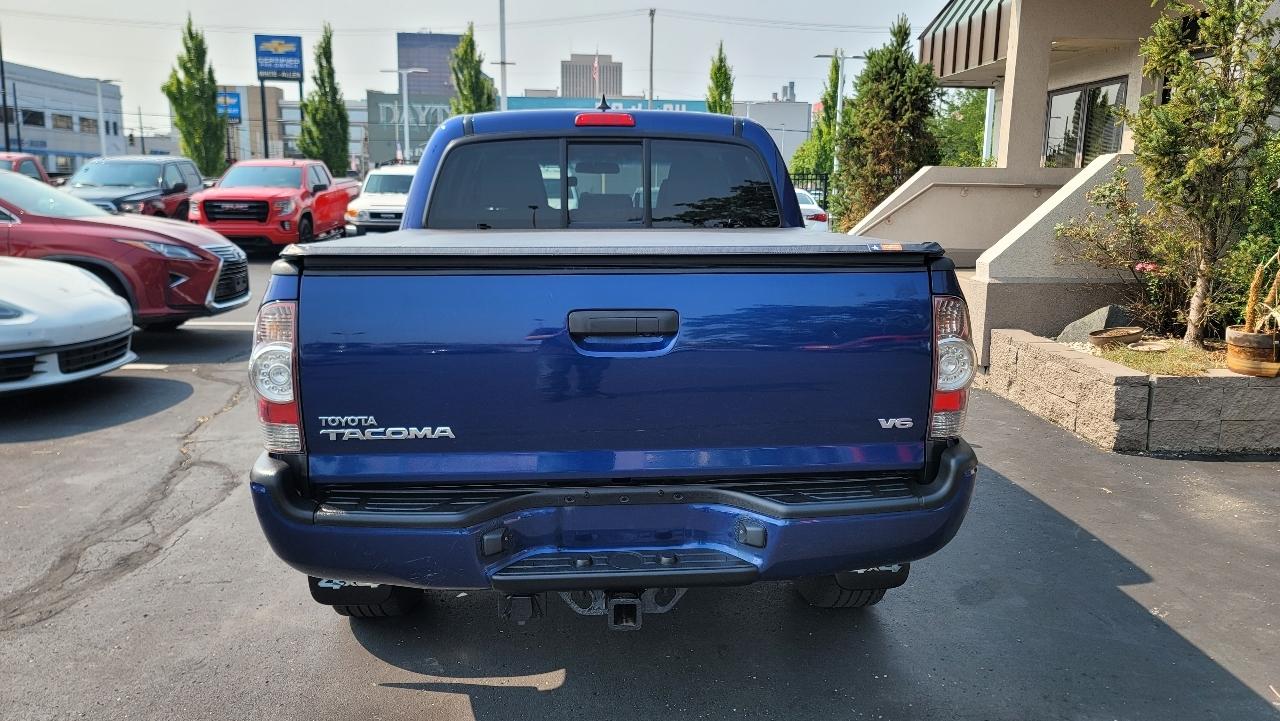 Toyota Tacoma 4WD Double Cab V6 AT (Natl) 2015