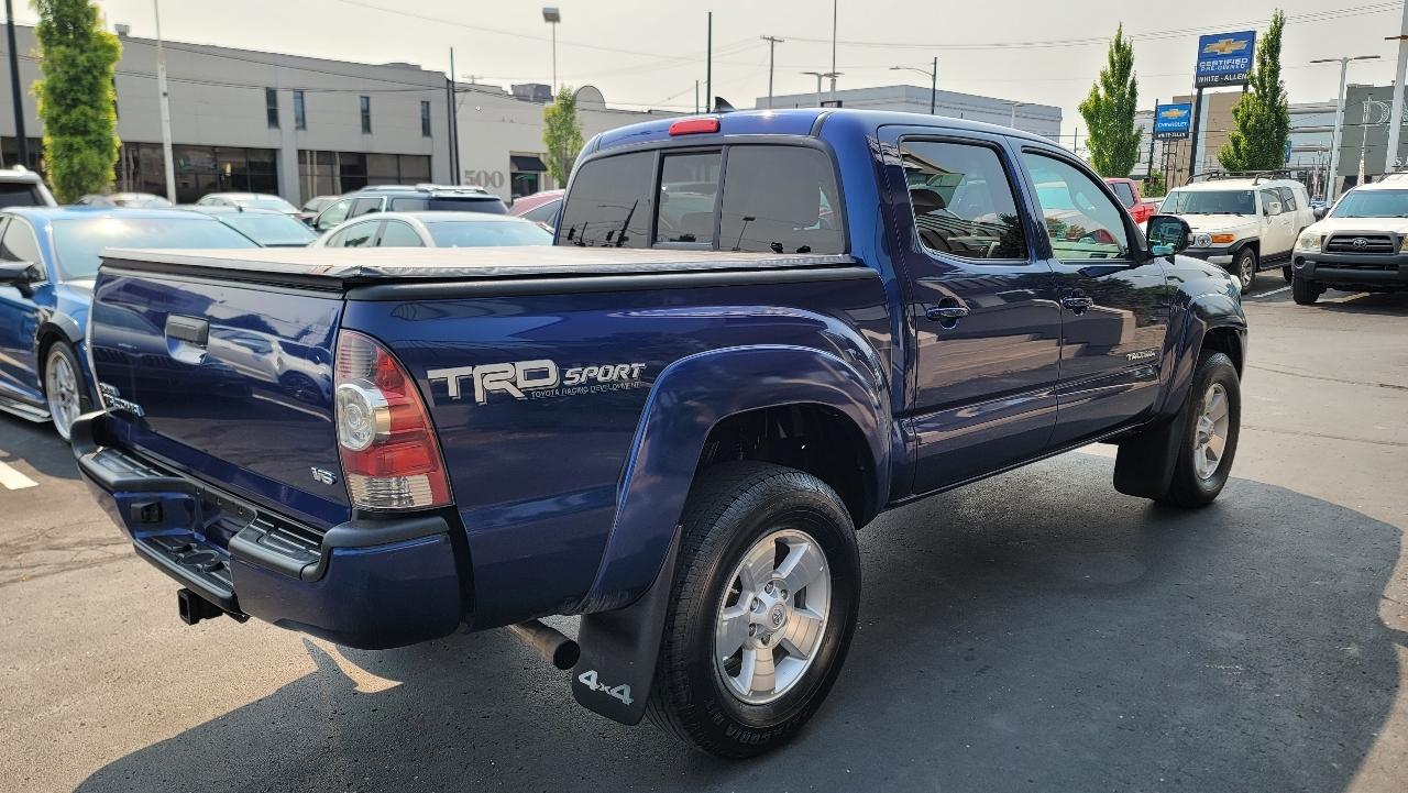 Toyota Tacoma 4WD Double Cab V6 AT (Natl) 2015