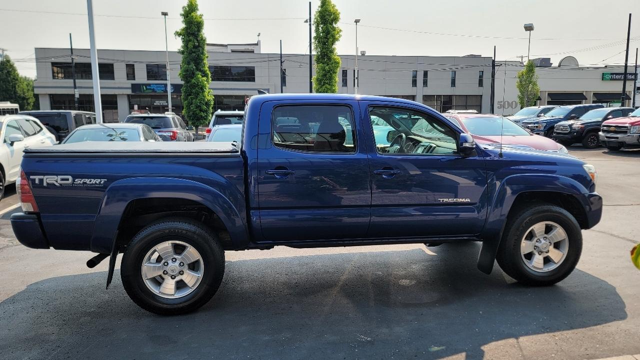 Toyota Tacoma 4WD Double Cab V6 AT (Natl) 2015