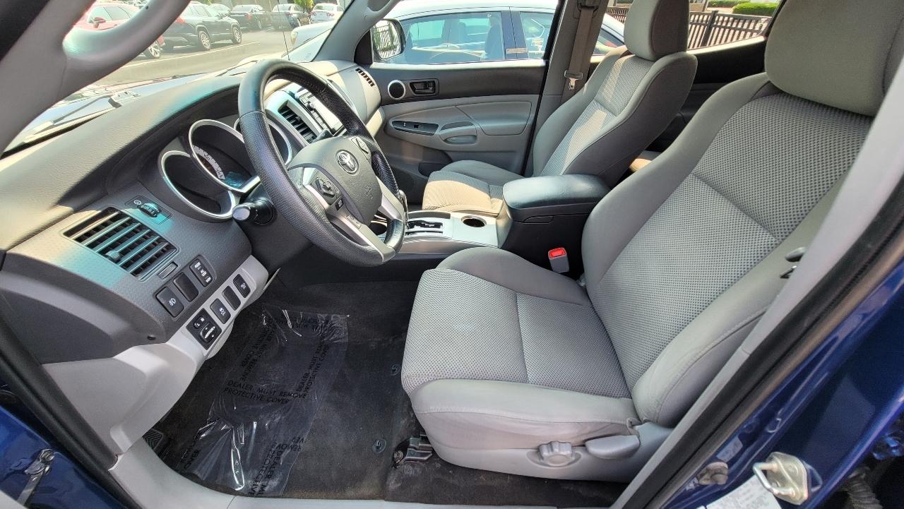Toyota Tacoma 4WD Double Cab V6 AT (Natl) 2015