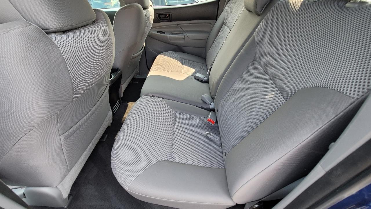 Toyota Tacoma 4WD Double Cab V6 AT (Natl) 2015