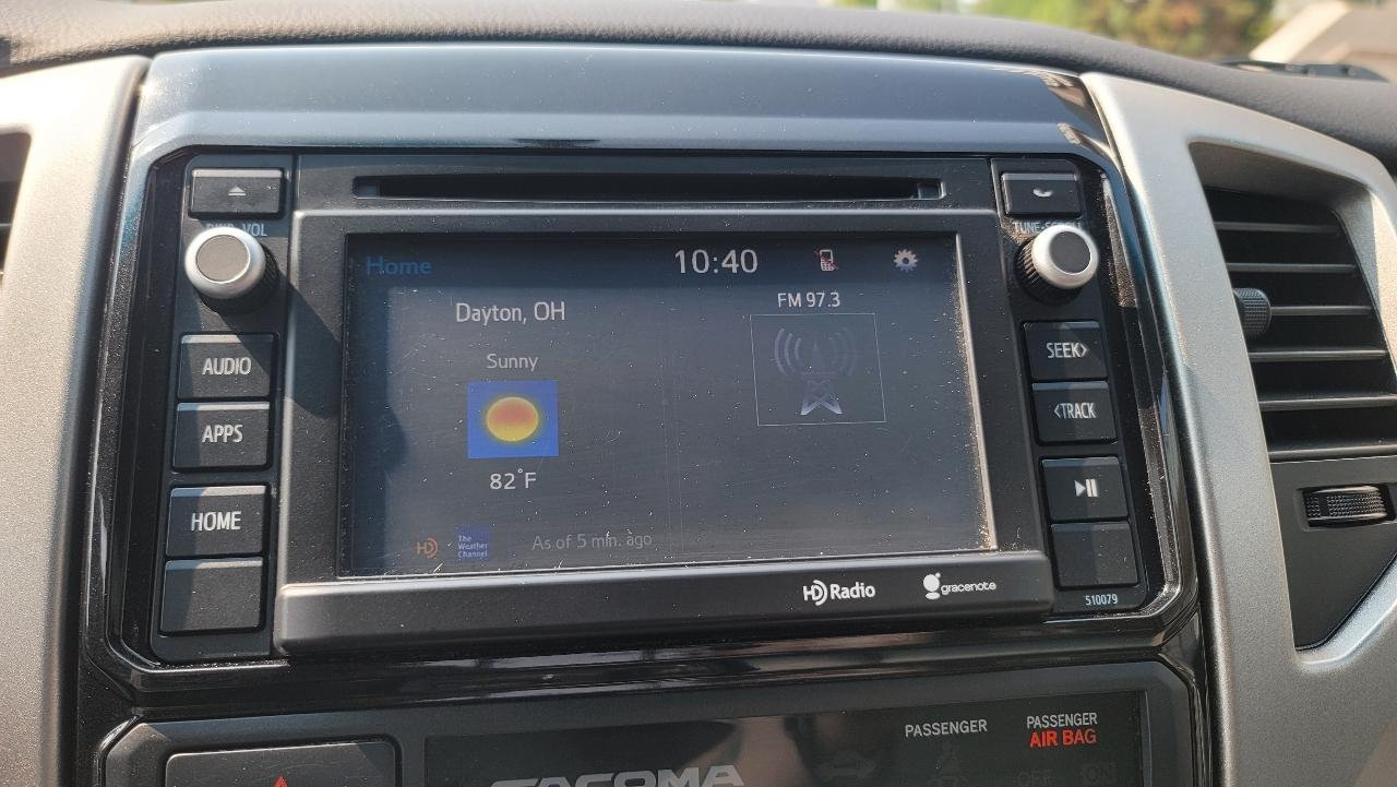Toyota Tacoma 4WD Double Cab V6 AT (Natl) 2015