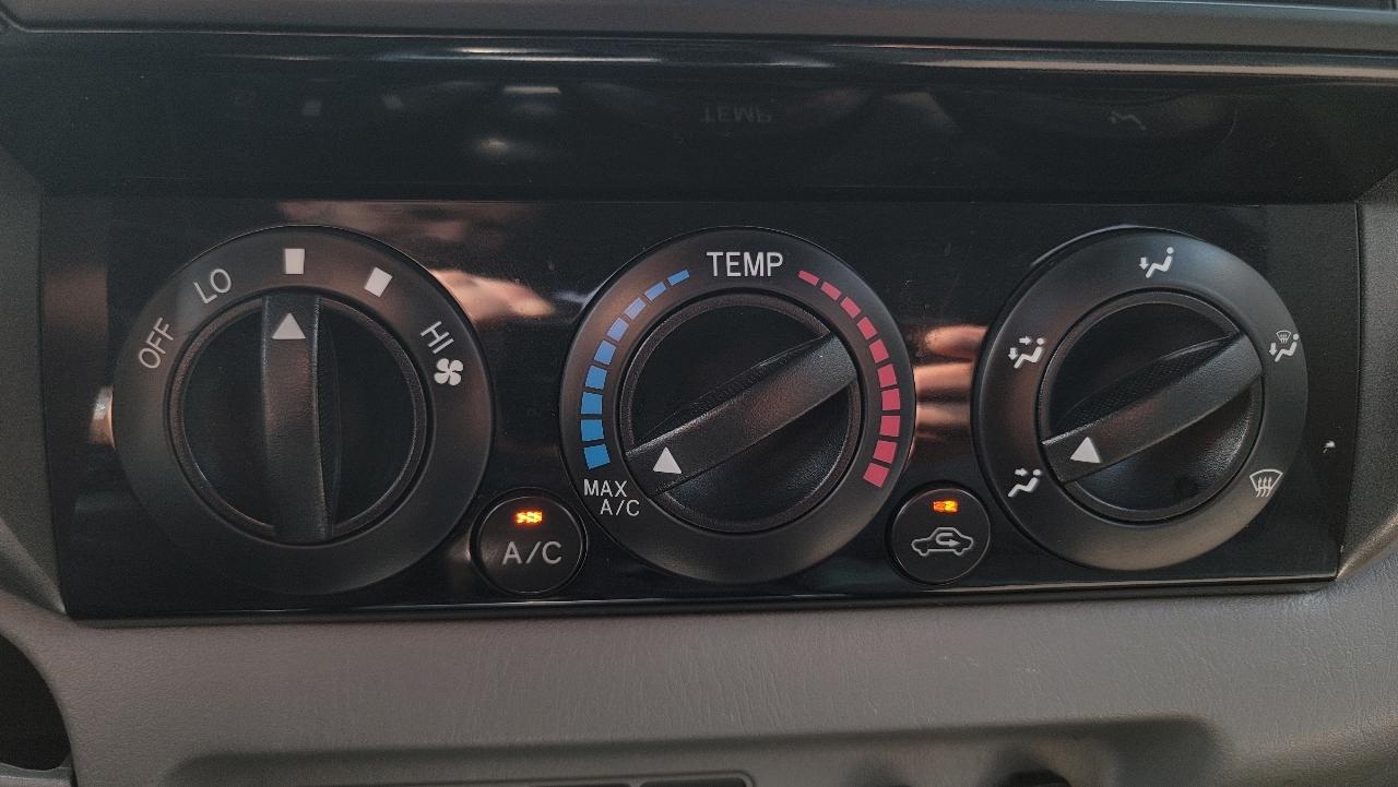 Toyota Tacoma 4WD Double Cab V6 AT (Natl) 2015