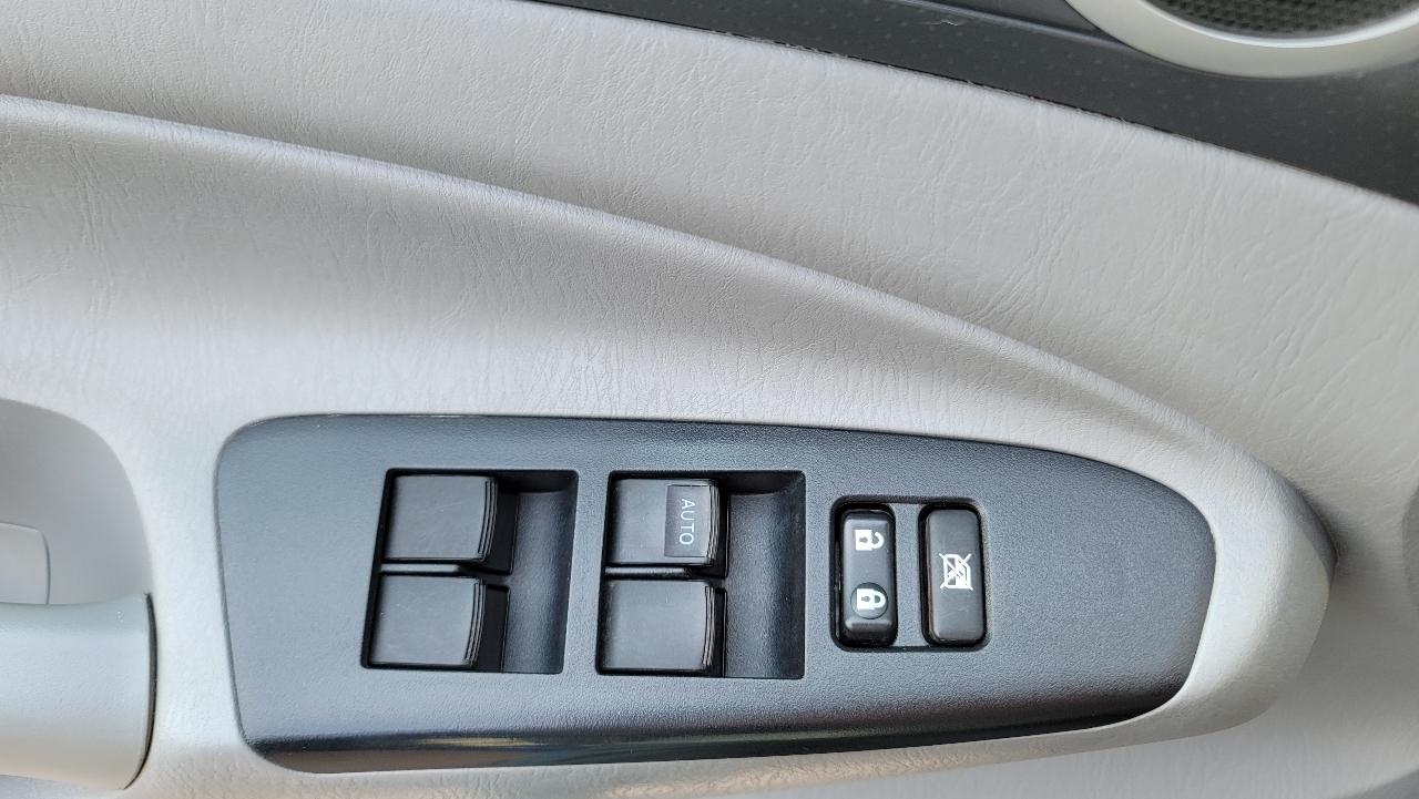 Toyota Tacoma 4WD Double Cab V6 AT (Natl) 2015