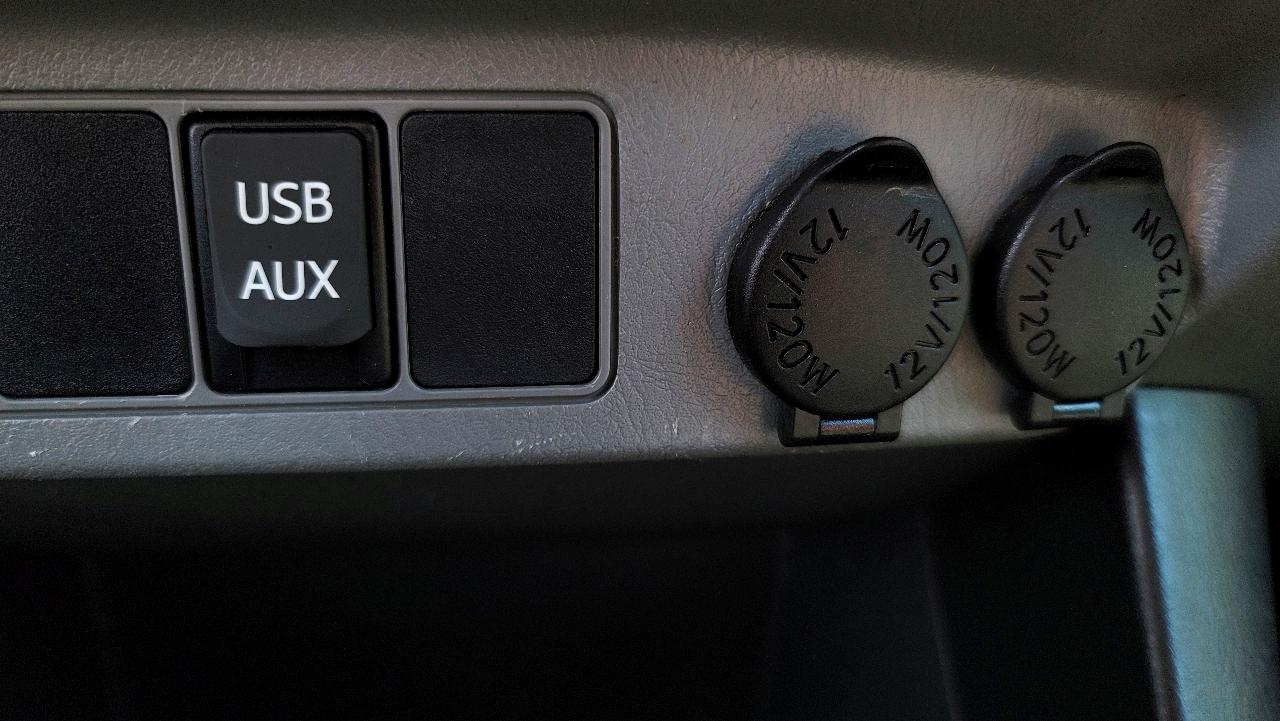 Toyota Tacoma 4WD Double Cab V6 AT (Natl) 2015