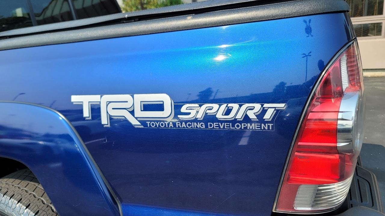 Toyota Tacoma 4WD Double Cab V6 AT (Natl) 2015
