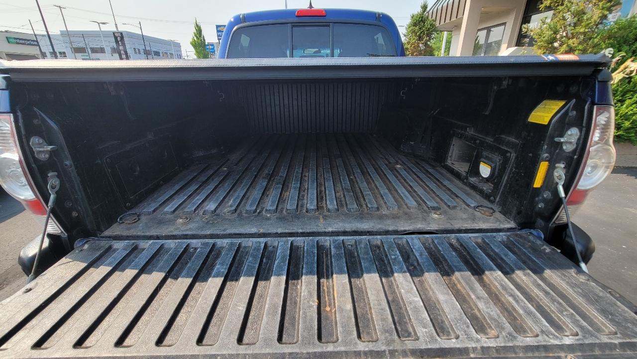 Toyota Tacoma 4WD Double Cab V6 AT (Natl) 2015