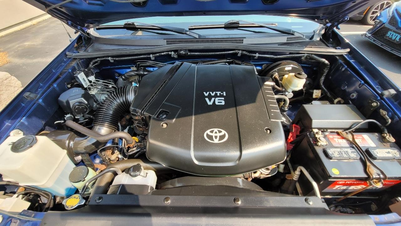 Toyota Tacoma 4WD Double Cab V6 AT (Natl) 2015
