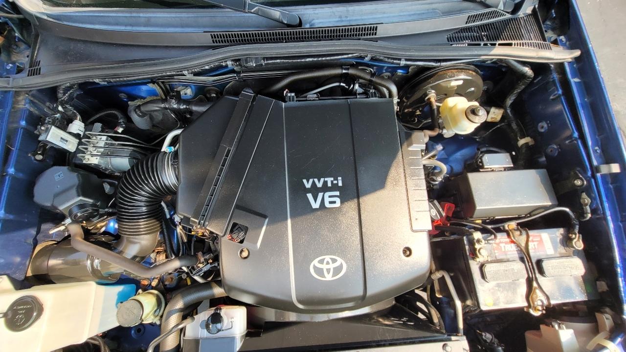Toyota Tacoma 4WD Double Cab V6 AT (Natl) 2015