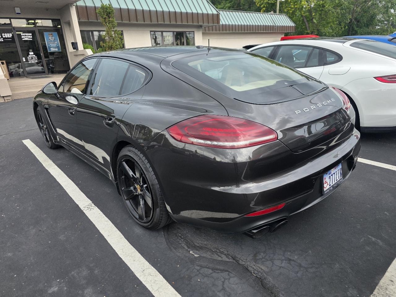 Porsche Panamera 4dr HB GTS 2015