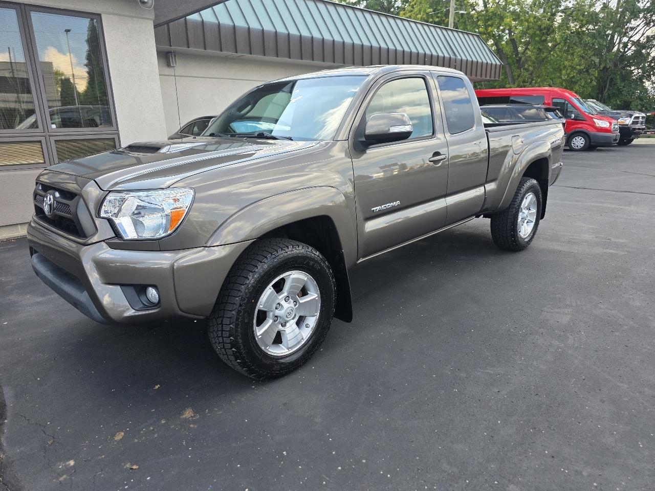Toyota Tacoma 4WD Access Cab V6 MT (Natl) 2013