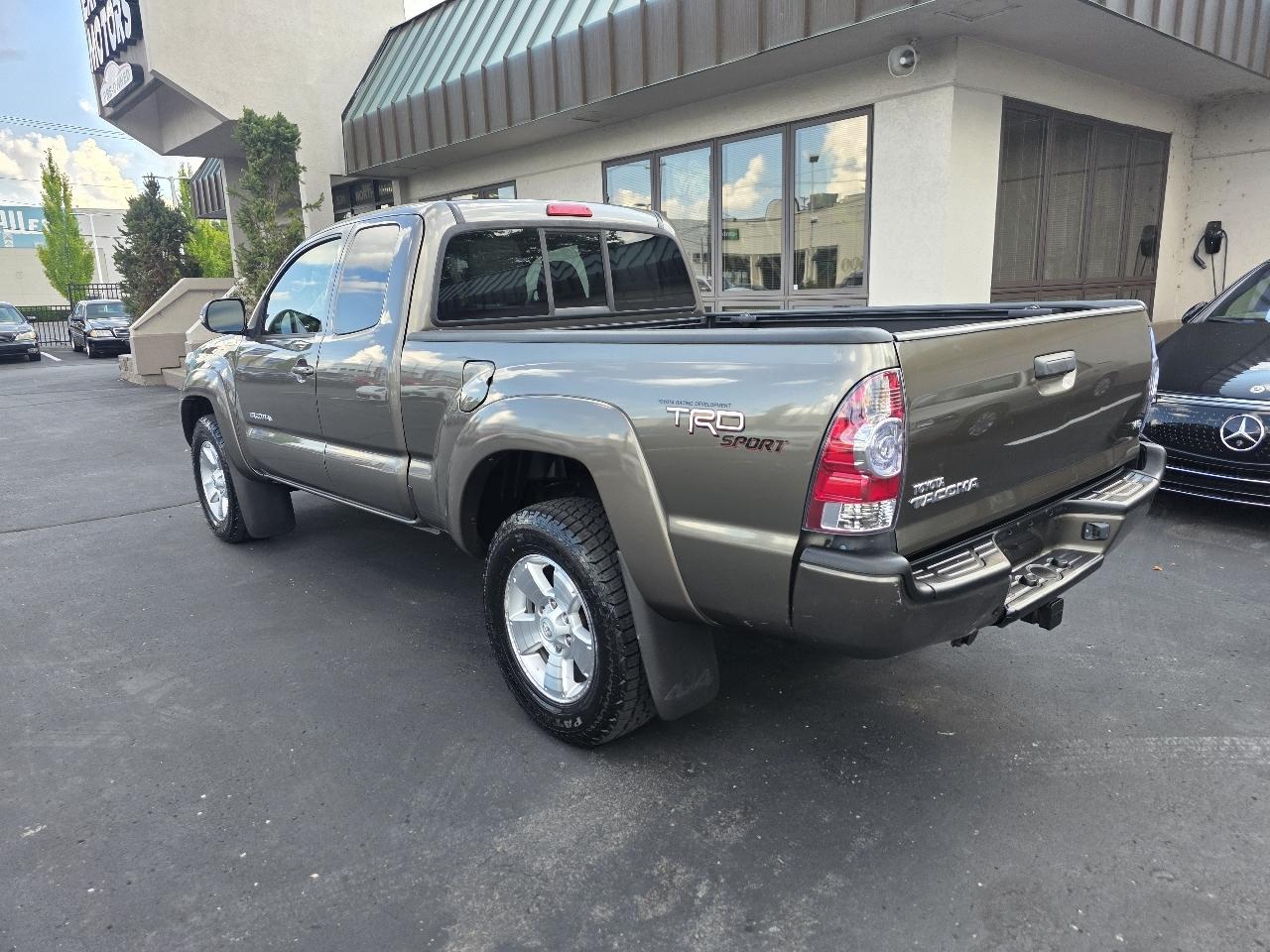 Toyota Tacoma 4WD Access Cab V6 MT (Natl) 2013